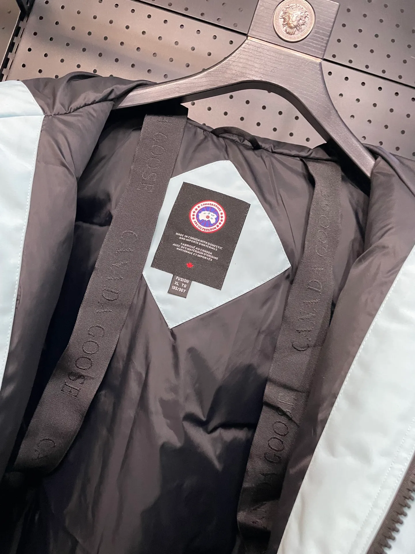 🇨🇦CANADA GOOES 24 New Arrival 08 / Factory : . . . .Premium ， Drop Shipping！ Expedition 08 Same Style， ， Classic ， ， 。 ➖ 。 ➖ ， 。 ➖ 21 ，TC 85 ， Wear-Resistant。 ➖ 80 . 。 ➖ 100% nylon ， ， ！ ➖ 。 ➖ YKK ，YKK ， 。 ➖ 3M ， 。 : ， 。 ， · · Quality· ！ Size:XS-XXL
